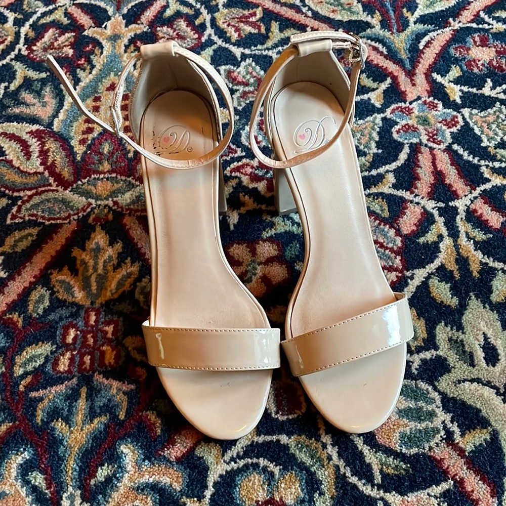 Beautiful nude heels. Worn for a couple hours to prom.